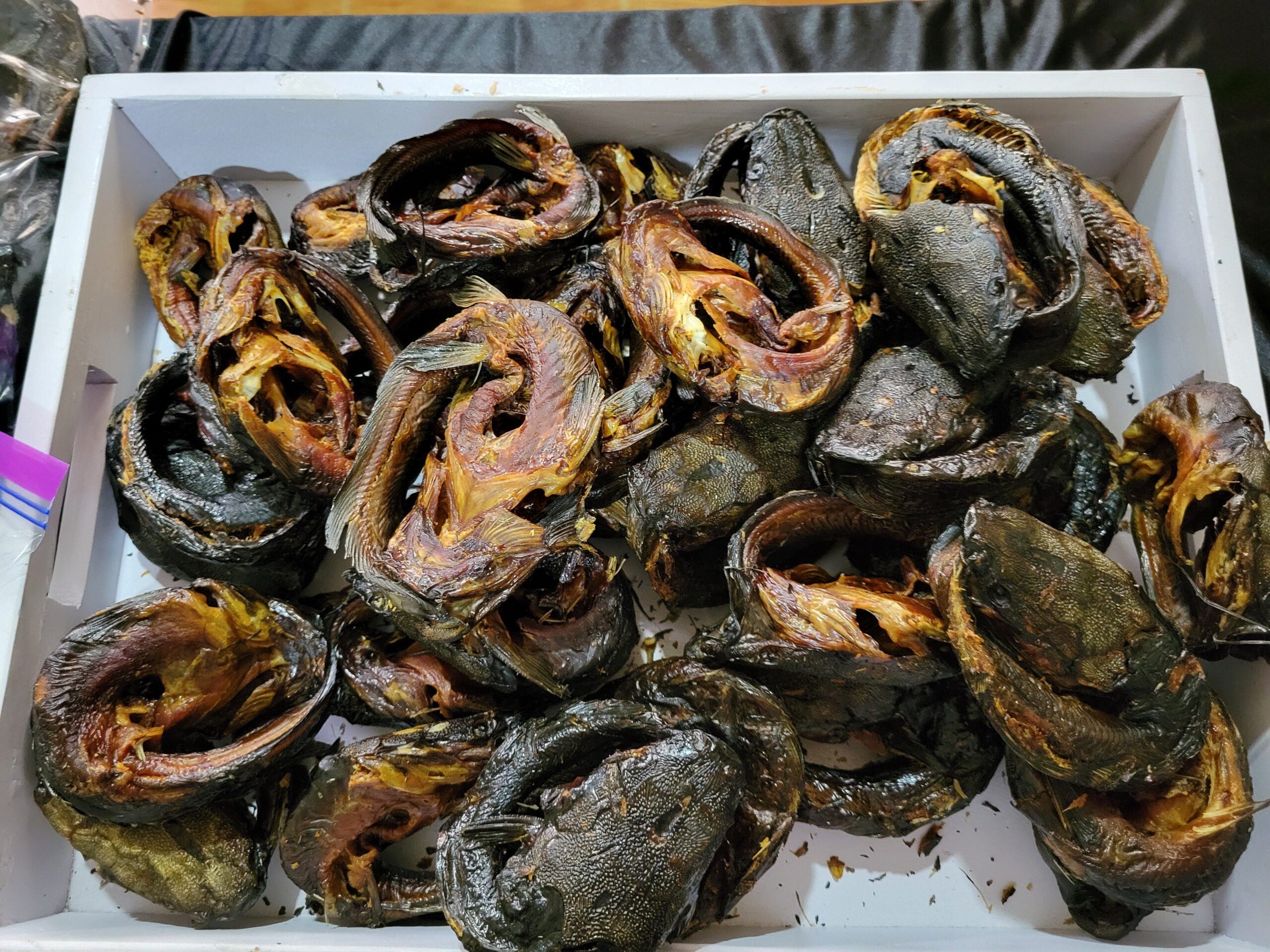 Stone-free catfish, well smoked and dried. it contains 8 pieces in a pack